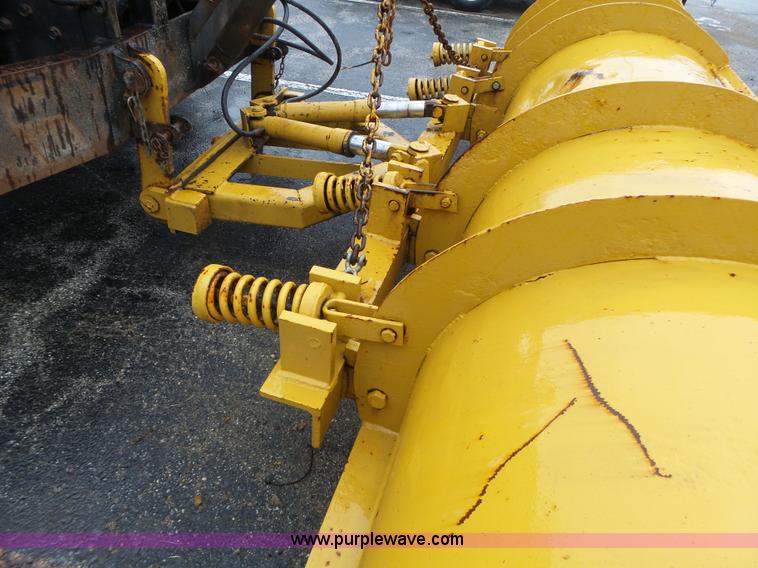 image for item L6074 2000 International F4900 dump truck