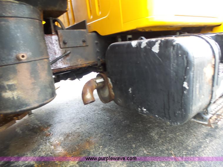 image for item L6074 2000 International F4900 dump truck