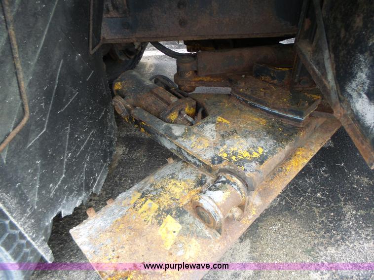 image for item L6074 2000 International F4900 dump truck