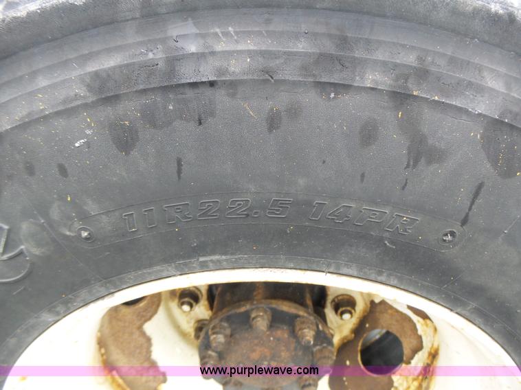 image for item L6074 2000 International F4900 dump truck