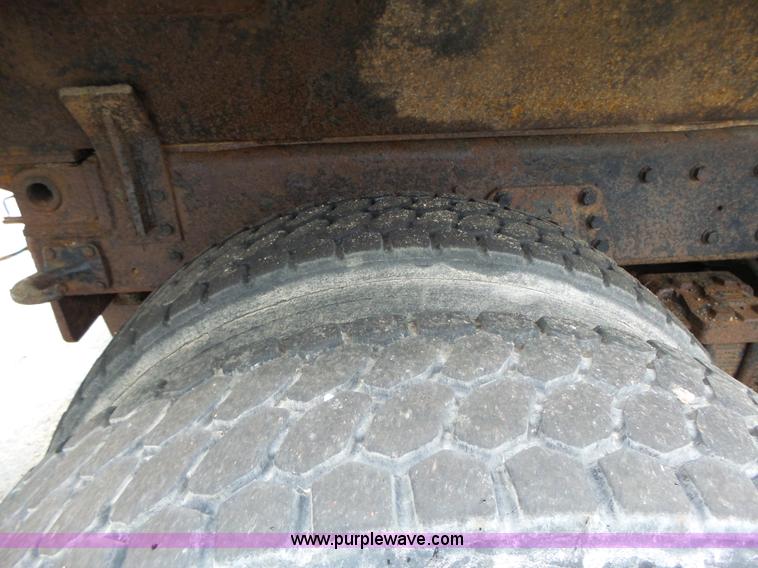 image for item L6074 2000 International F4900 dump truck