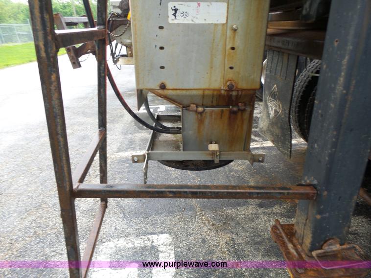 image for item L6074 2000 International F4900 dump truck