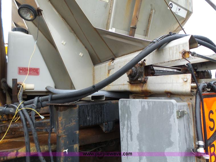 image for item L6074 2000 International F4900 dump truck