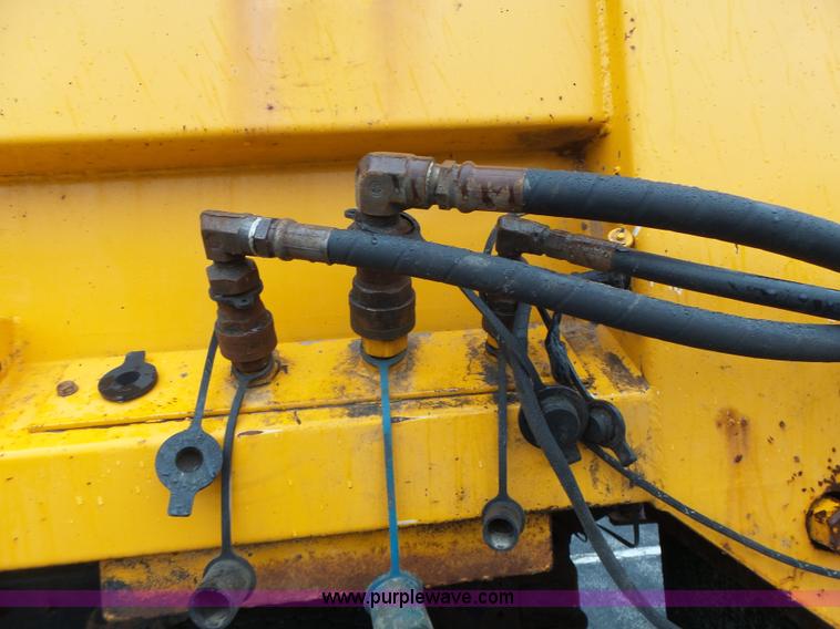 image for item L6074 2000 International F4900 dump truck