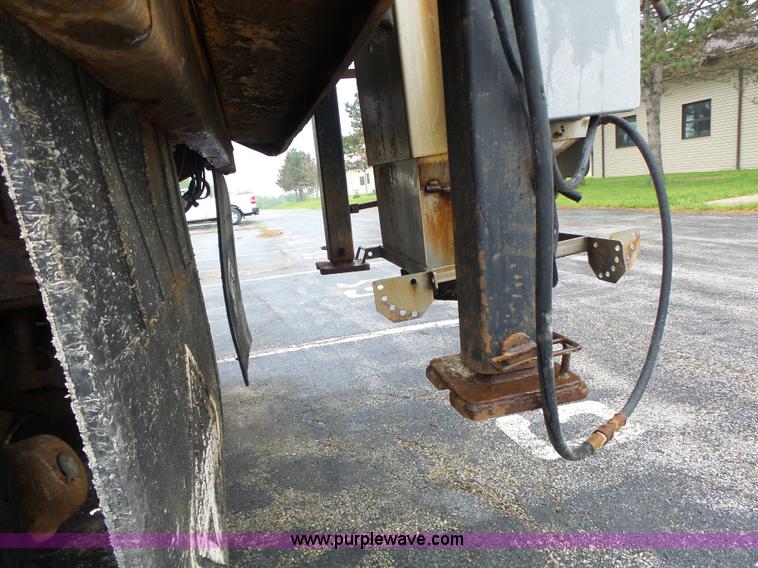 image for item L6074 2000 International F4900 dump truck