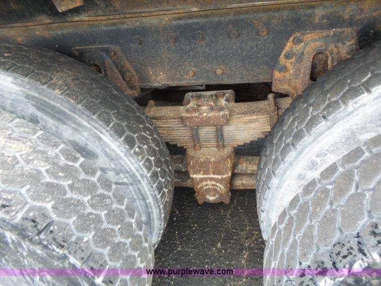 image for item L6074 2000 International F4900 dump truck