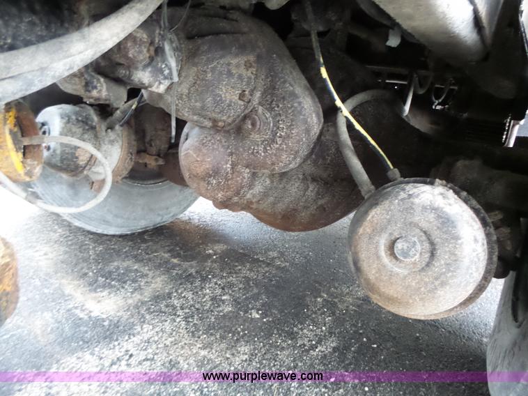 image for item L6074 2000 International F4900 dump truck