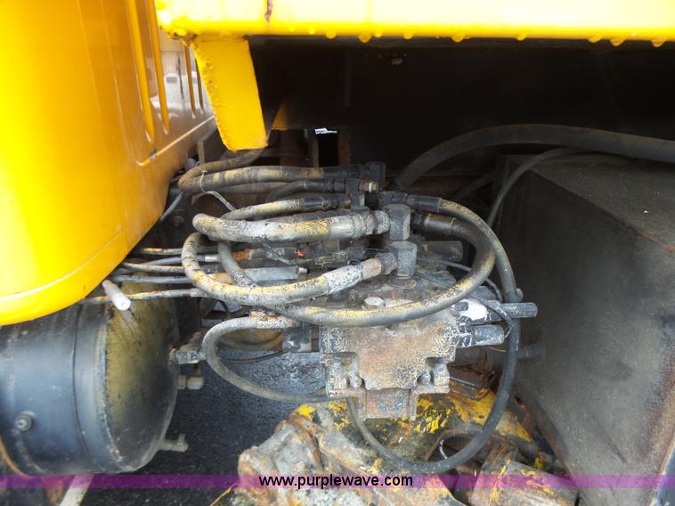 image for item L6074 2000 International F4900 dump truck