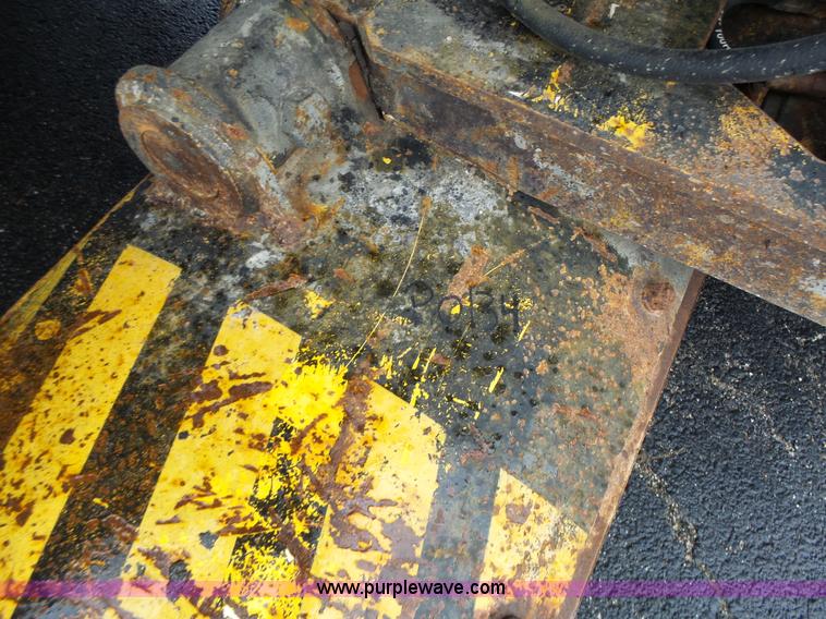 image for item L6074 2000 International F4900 dump truck