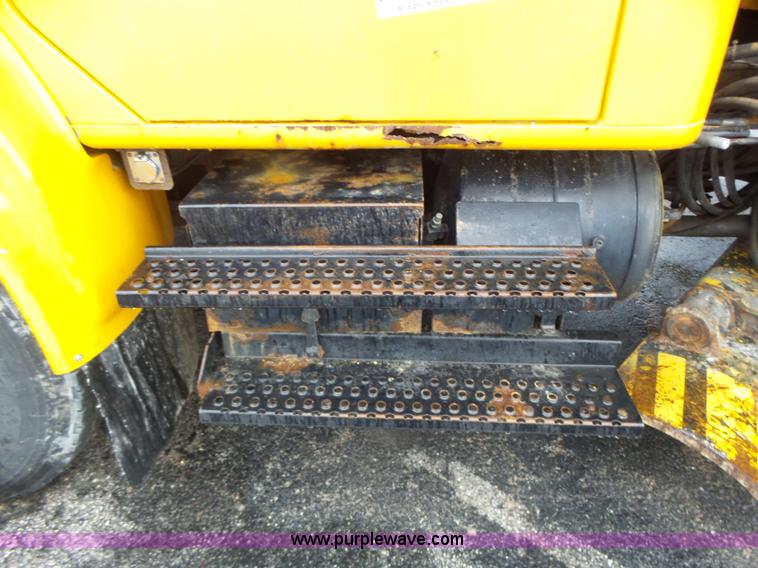 image for item L6074 2000 International F4900 dump truck