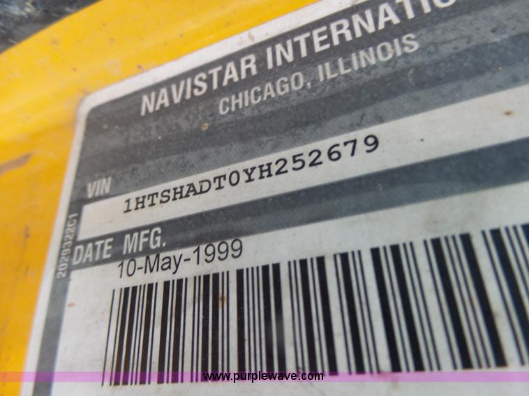 image for item L6074 2000 International F4900 dump truck