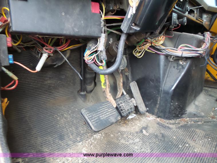 image for item L6074 2000 International F4900 dump truck