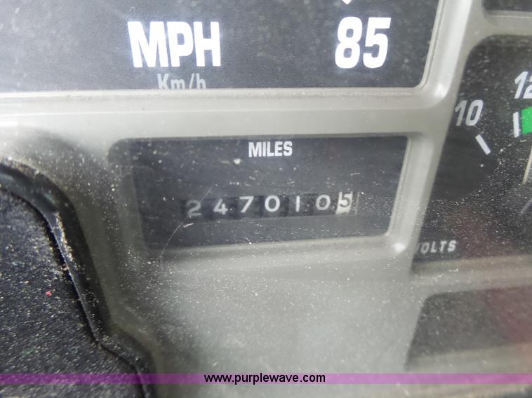 image for item L6074 2000 International F4900 dump truck