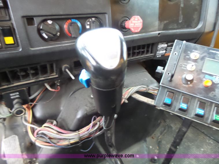 image for item L6074 2000 International F4900 dump truck