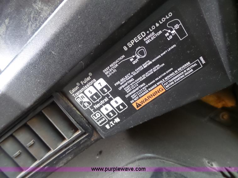 image for item L6074 2000 International F4900 dump truck