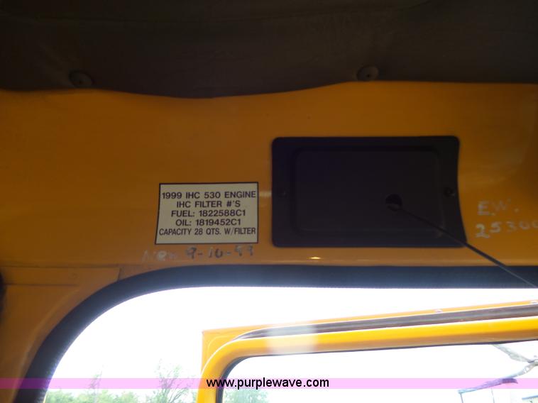 image for item L6074 2000 International F4900 dump truck