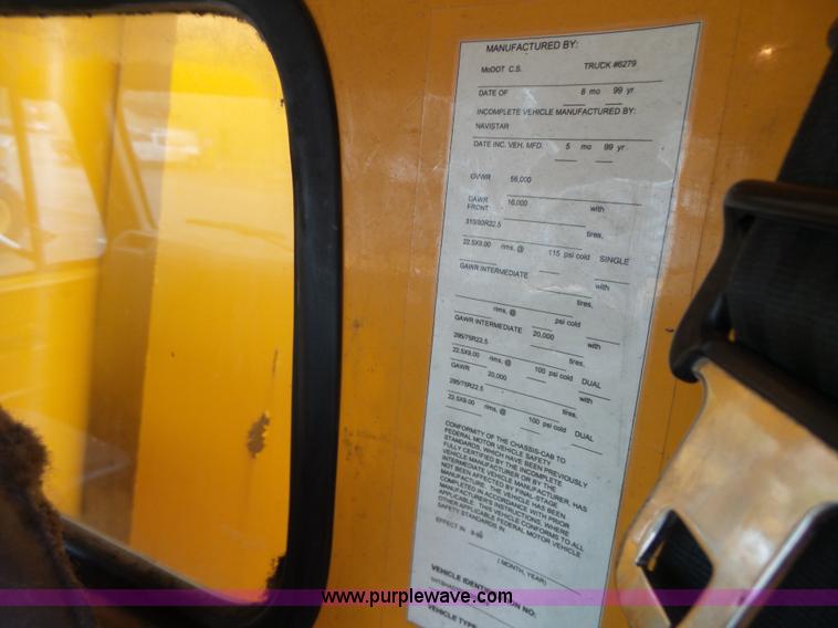 image for item L6074 2000 International F4900 dump truck