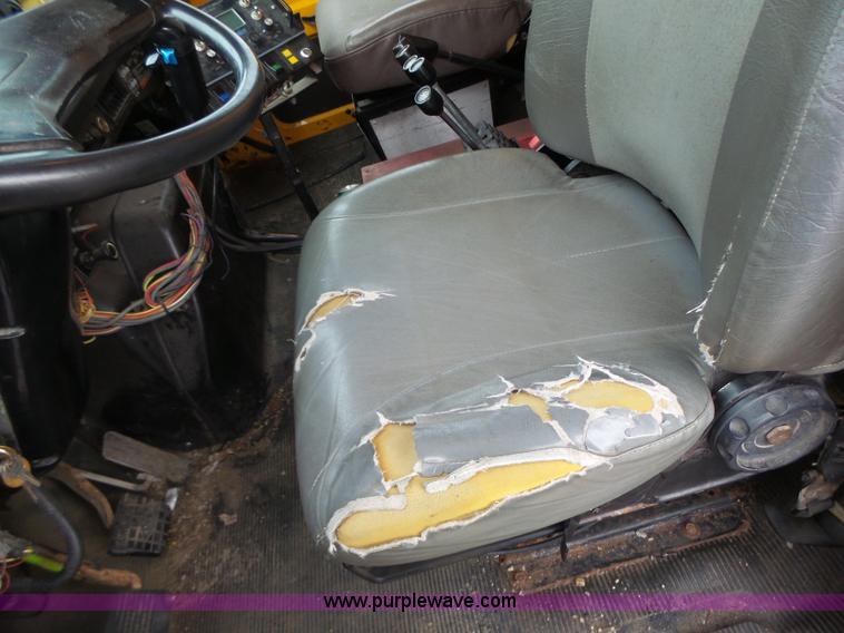 image for item L6074 2000 International F4900 dump truck