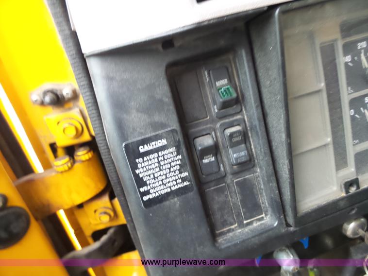 image for item L6074 2000 International F4900 dump truck