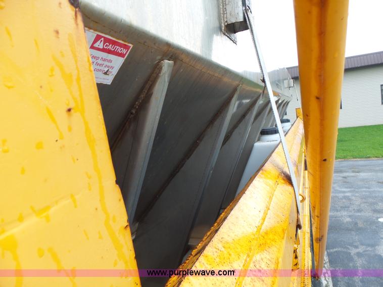 image for item L6074 2000 International F4900 dump truck