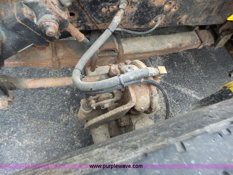 image for item L6074 2000 International F4900 dump truck