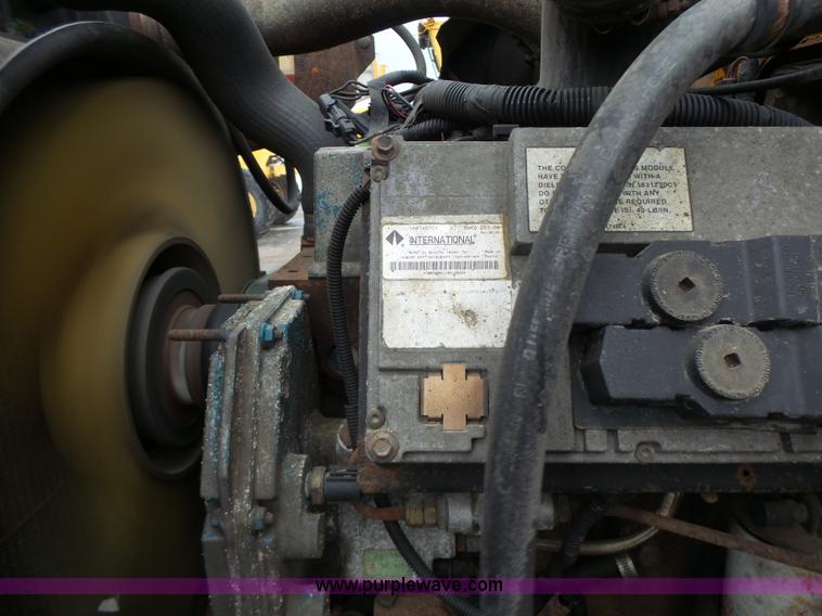 image for item L6074 2000 International F4900 dump truck