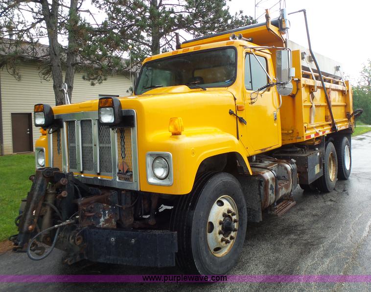 image for item L6075 2002 International F2554 dump truck