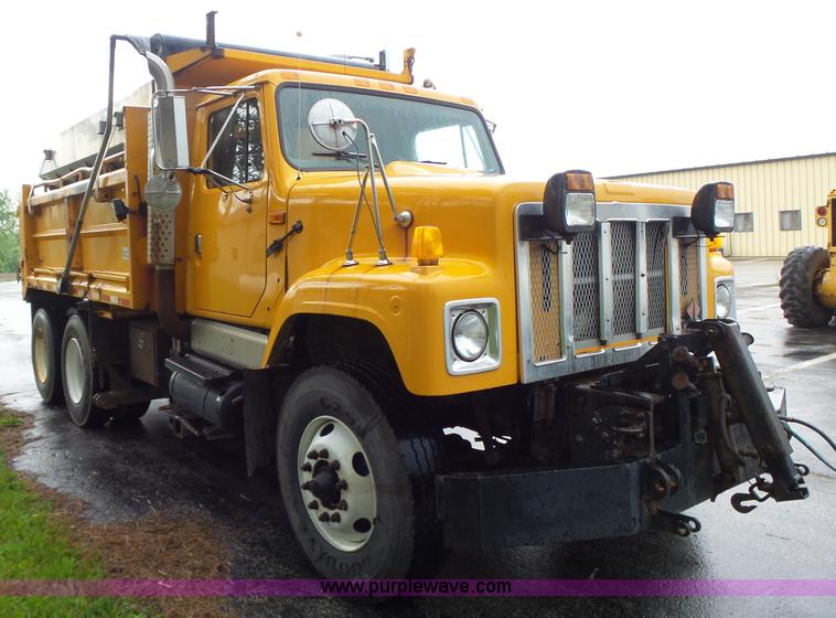 image for item L6075 2002 International F2554 dump truck