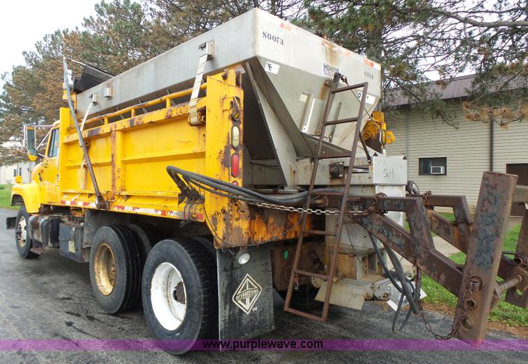 image for item L6075 2002 International F2554 dump truck