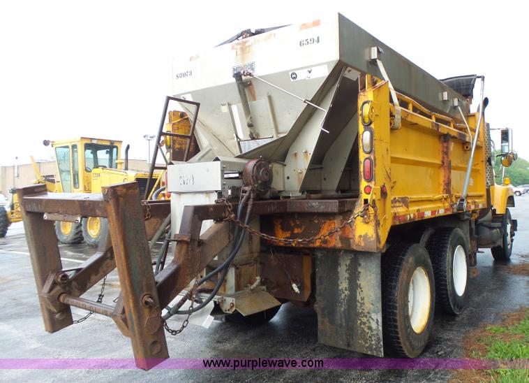 image for item L6075 2002 International F2554 dump truck