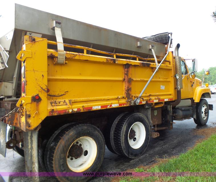 image for item L6075 2002 International F2554 dump truck