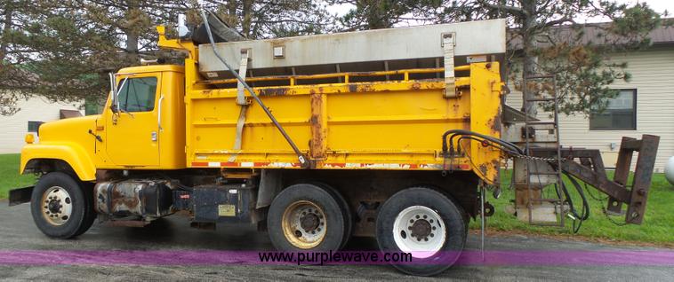 image for item L6075 2002 International F2554 dump truck