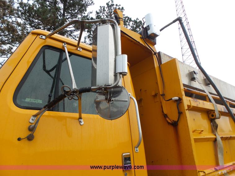 image for item L6075 2002 International F2554 dump truck