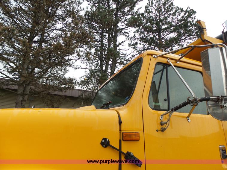 image for item L6075 2002 International F2554 dump truck
