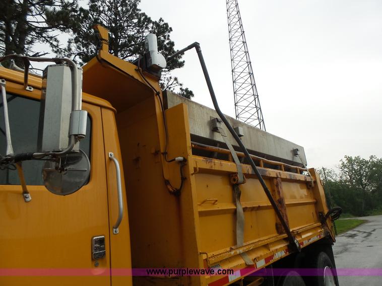 image for item L6075 2002 International F2554 dump truck