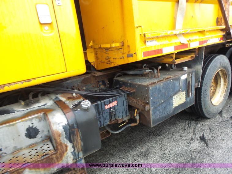 image for item L6075 2002 International F2554 dump truck
