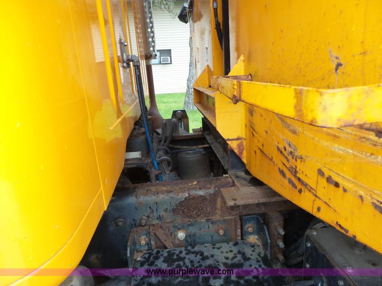 image for item L6075 2002 International F2554 dump truck