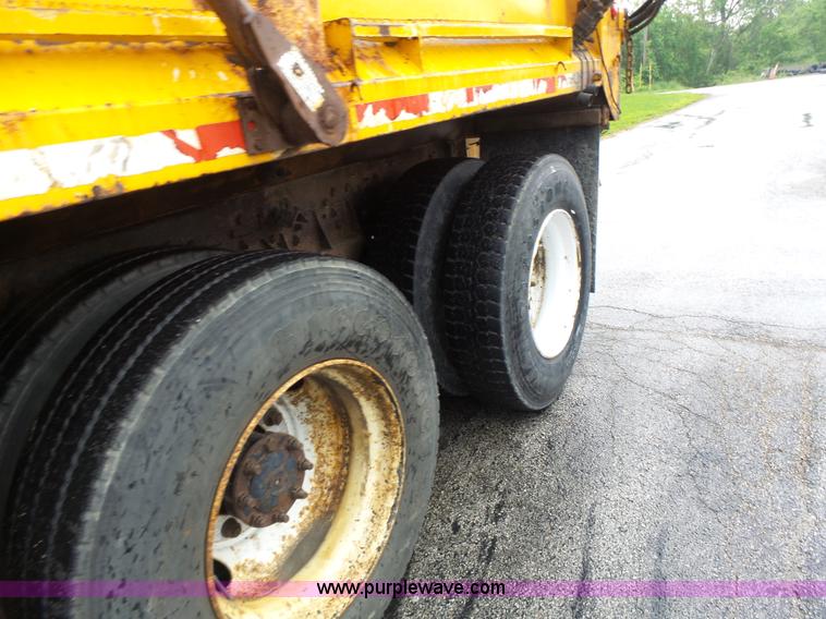 image for item L6075 2002 International F2554 dump truck