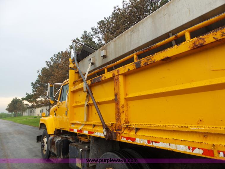 image for item L6075 2002 International F2554 dump truck