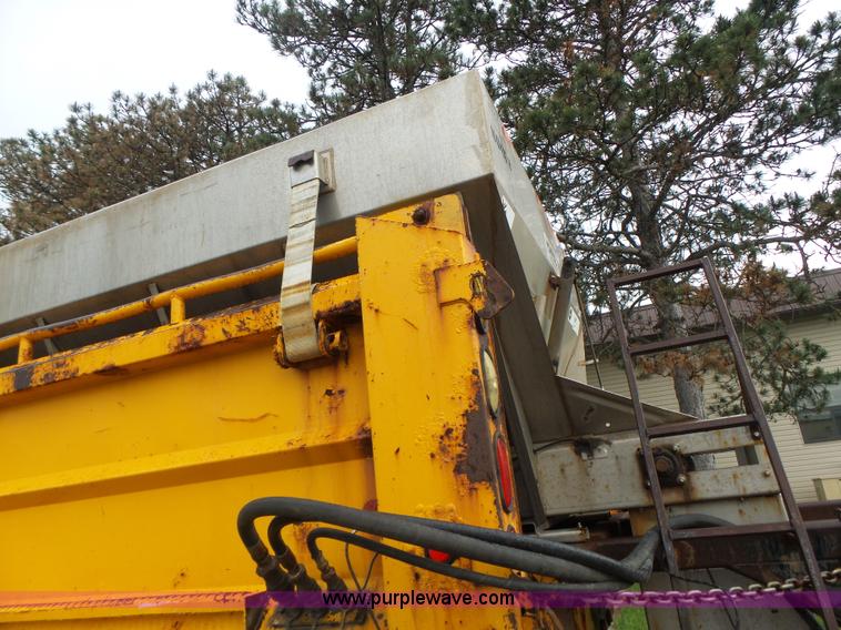 image for item L6075 2002 International F2554 dump truck