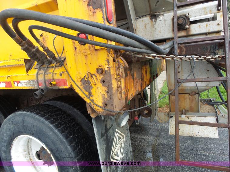 image for item L6075 2002 International F2554 dump truck