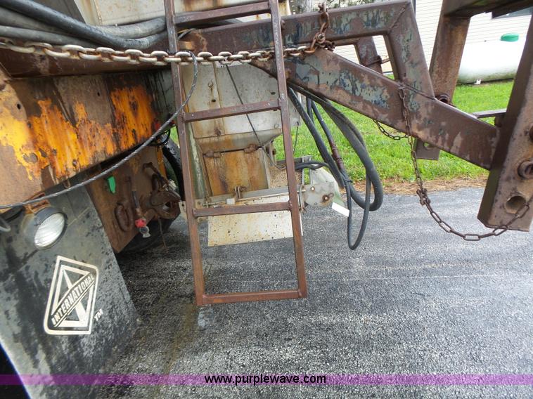 image for item L6075 2002 International F2554 dump truck