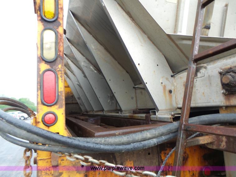 image for item L6075 2002 International F2554 dump truck