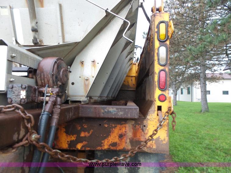 image for item L6075 2002 International F2554 dump truck
