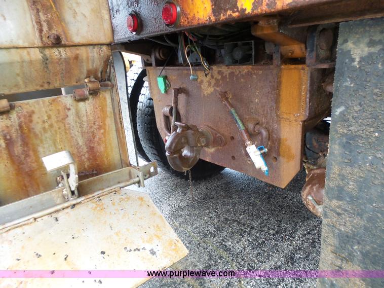 image for item L6075 2002 International F2554 dump truck