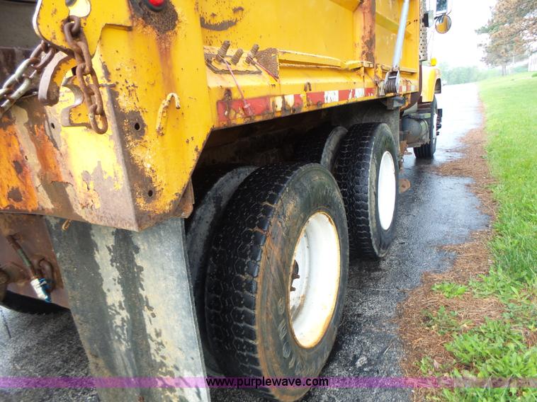 image for item L6075 2002 International F2554 dump truck