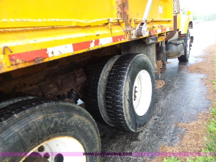 image for item L6075 2002 International F2554 dump truck