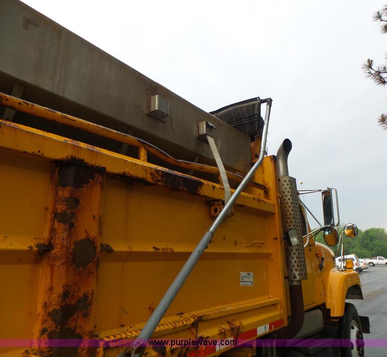 image for item L6075 2002 International F2554 dump truck