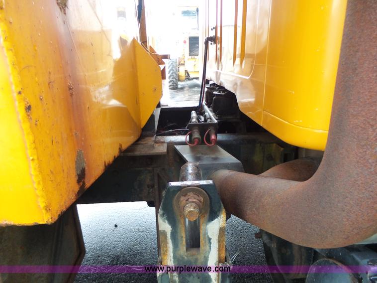 image for item L6075 2002 International F2554 dump truck