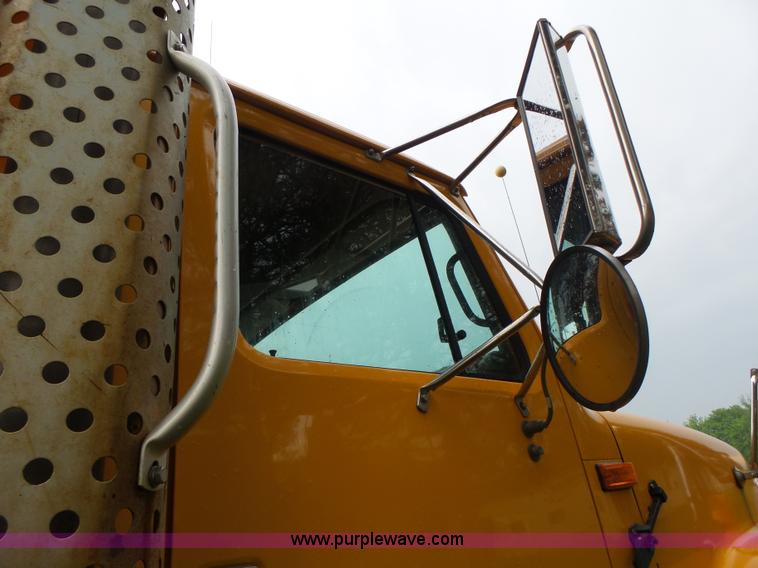 image for item L6075 2002 International F2554 dump truck